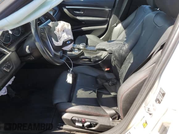 2018 BMW 3 Series 330i xDrive z VIN WBA8D9C50JA615675, wystawiony jako Copart lot #80582015 z przebiegiem 99 167 mil mil oraz Szkoda całkowita • Salvage title. Historia ofert i sprzedaży dostępna na DreamBid. Obrazek 7.