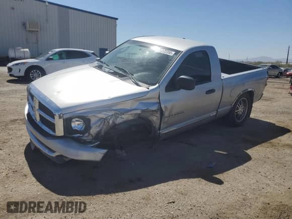 2007 Dodge 1500 SLT z VIN 1D7HA16247J517990, wystawiony jako Copart lot #58032355 z przebiegiem 96 247 mil mil oraz Szkoda całkowita • Salvage title. Historia ofert i sprzedaży dostępna na DreamBid. Obrazek 1.