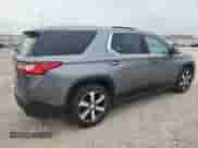 2018 Chevrolet Traverse LT z VIN 1GNEVHKW4JJ200048, wystawiony jako Copart lot #80409575 z przebiegiem 239 065 mil mil oraz Czysty tytuł • Clean title. Historia ofert i sprzedaży dostępna na DreamBid. Obrazek 3.