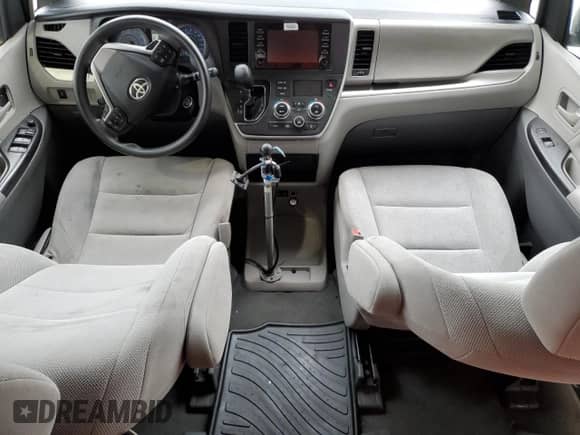 2020 Toyota Sienna L with VIN 5TDZZ3DC4LS039680, listed as a Copart auction lot 51522414 with 83,636 mi miles and Salvage title. Bid and sale history available at DreamBid. Image 8.