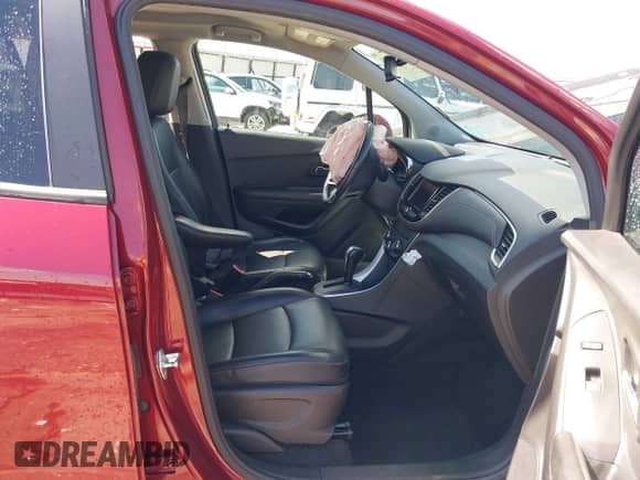2021 Chevrolet Trax LT z VIN KL7CJLSB4MB314557, wystawiony jako IAAI lot #42377756 z przebiegiem 33 976 mil mil oraz . Historia ofert i sprzedaży dostępna na DreamBid. Obrazek 5.