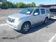 2006 Nissan Pathfinder SE z VIN 5N1AR18U76C633816, wystawiony jako IAAI lot #43077557 z przebiegiem 206 656 mil mil oraz . Historia ofert i sprzedaży dostępna na DreamBid. Obrazek 2.