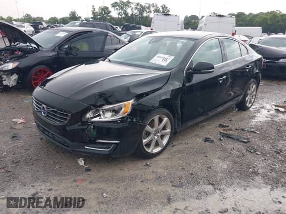 2016 Volvo S60 T5 Drive-E Premier z VIN YV126MFK4G2413197, wystawiony jako IAAI lot #42628347 z przebiegiem 98 174 mil mil oraz . Historia ofert i sprzedaży dostępna na DreamBid. Obrazek 18.