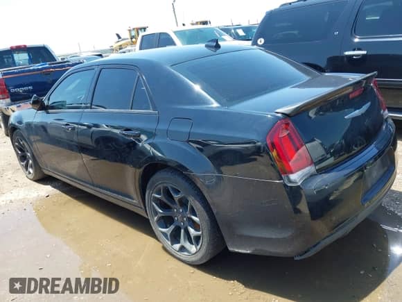 2019 Chrysler 300 S с VIN 2C3CCABGXKH628784, выставлен на аукционе IAAI как лот 42334927 с пробегом 109 524 миль миль и . История ставок и продаж доступна на DreamBid. Изображение 3.