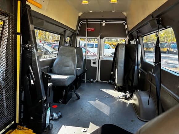 2014 Ford Econoline Cargo Commercial with VIN 1FTNS2EWXEDA21933, listed as a Copart auction lot 89734695 with 179,130 mi miles and Clean title. Bid and sale history available at DreamBid. Image 9.
