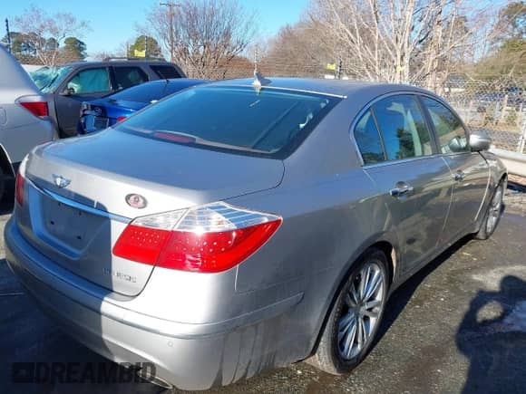 2011 Hyundai Genesis с VIN KMHGC4DE2BU123177, выставлен на аукционе IAAI как лот 41272484 с пробегом 142 904 миль миль и . История ставок и продаж доступна на DreamBid. Изображение 4.