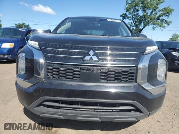 2024 Mitsubishi Outlander ES with VIN JA4J4UA85RZ618163, listed as a Copart auction lot 63319585 with 39,671 mi miles and Salvage title. Bid and sale history available at DreamBid. Image 5.