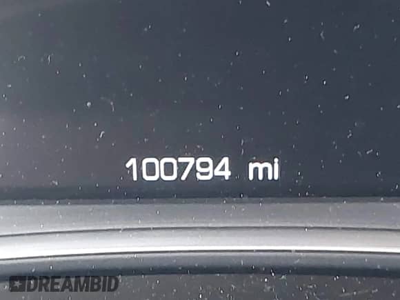 2018 Chevrolet Malibu LT z VIN 1G1ZD5ST8JF166998, wystawiony jako IAAI lot #43354038 z przebiegiem 100 794 mil mil oraz . Historia ofert i sprzedaży dostępna na DreamBid. Obrazek 14.