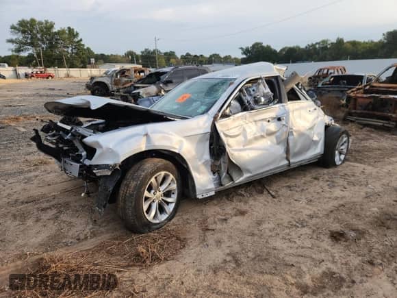 2020 Chrysler 300 Touring with VIN 2C3CCAAG5LH250098, listed as a Copart auction lot 86117765 with Not provided miles and Clean title. Bid and sale history available at DreamBid. Image 1.