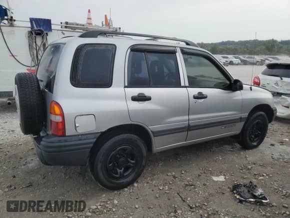 2002 Chevrolet Tracker with VIN 2CNBE13C926934704, listed as a Copart auction lot 70717194 with 189,076 mi miles and Salvage title. Bid and sale history available at DreamBid. Image 3.