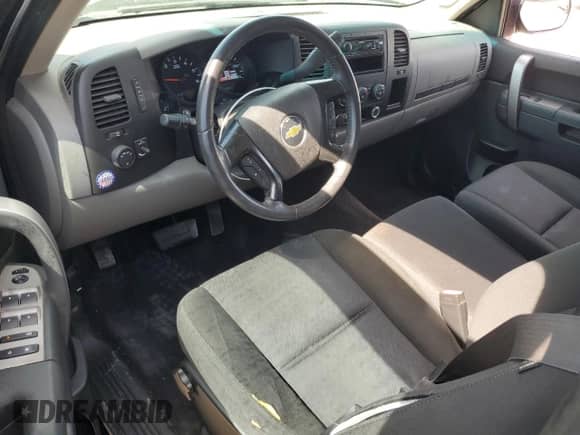 2011 Chevrolet Silverado 1500 LS z VIN 1GCRCREA1BZ109683, wystawiony jako Copart lot #68828245 z przebiegiem 191 316 mil mil oraz Szkoda całkowita • Salvage title. Historia ofert i sprzedaży dostępna na DreamBid. Obrazek 8.