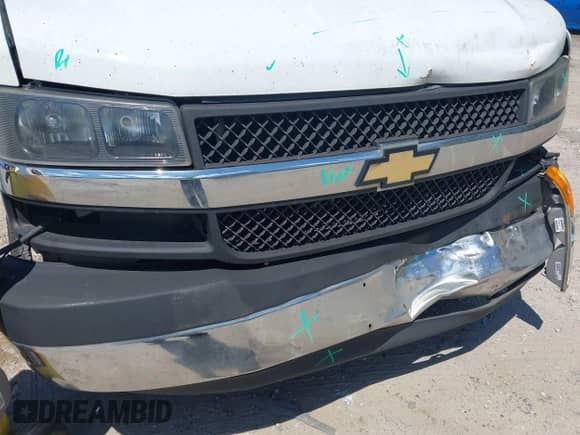 2020 Chevrolet Express Cargo z VIN 1GCWGAFG8L1213955, wystawiony jako IAAI lot #43087101 z przebiegiem 161 890 mil mil oraz . Historia ofert i sprzedaży dostępna na DreamBid. Obrazek 6.