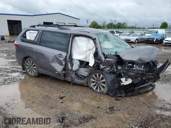 2018 Toyota Sienna LE z VIN 5TDJZ3DC6JS199103, wystawiony jako Copart lot #57821175 z przebiegiem Nie podano mil oraz Szkoda całkowita • Salvage title. Historia ofert i sprzedaży dostępna na DreamBid. Obrazek 4.