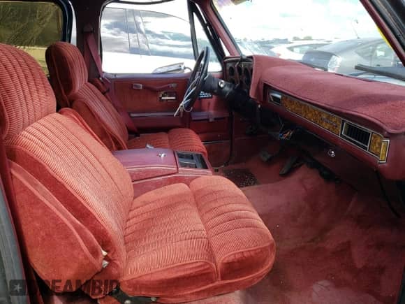 1989 Chevrolet Suburban с VIN 1GNER16K9KF194688, выставлен на аукционе Copart как лот 71224134 с пробегом 52 002 миль миль и Списание • Salvage title. История ставок и продаж доступна на DreamBid. Изображение 7.