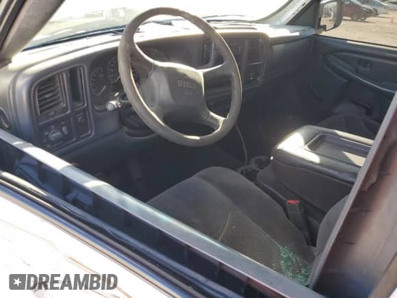 2002 GMC Sierra 1500 z VIN 1GTEC14W22Z331436, wystawiony jako Copart lot #84550994 z przebiegiem 243 764 mil mil oraz Szkoda całkowita • Salvage title. Historia ofert i sprzedaży dostępna na DreamBid. Obrazek 8.