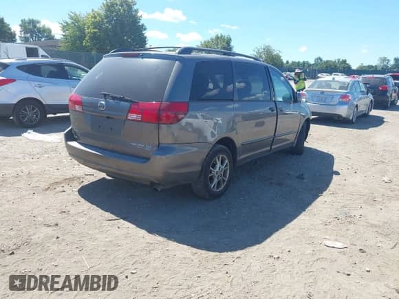 2005 Toyota Sienna XLE z VIN 5TDBA22C25S039637, wystawiony jako IAAI lot #43044955 z przebiegiem 326 923 mil mil oraz . Historia ofert i sprzedaży dostępna na DreamBid. Obrazek 4.