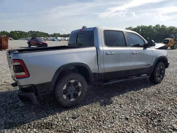 2020 Ram 1500 Rebel z VIN 1C6SRFLT7LN199084, wystawiony jako Copart lot #64990655 z przebiegiem 143 021 mil mil oraz Nie do naprawy • Non repairable. Historia ofert i sprzedaży dostępna na DreamBid. Obrazek 3.