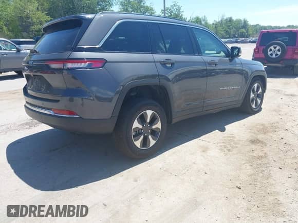 2024 Jeep Grand Cherokee with VIN 1C4RJYB68RC714152, listed as a IAAI auction lot 42532809 with 3,628 mi miles and . Bid and sale history available at DreamBid. Image 4.