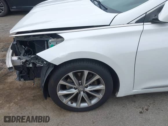 2016 Hyundai Azera z VIN KMHFG4JGXGA549696, wystawiony jako IAAI lot #42600651 z przebiegiem 164 896 mil mil oraz . Historia ofert i sprzedaży dostępna na DreamBid. Obrazek 18.
