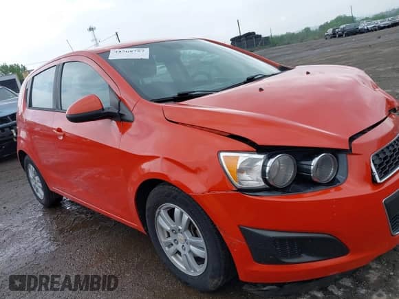 2012 Chevrolet Sonic LS z VIN 1G1JA6SH0C4151207, wystawiony jako IAAI lot #42268757 z przebiegiem 171 627 mil mil oraz . Historia ofert i sprzedaży dostępna na DreamBid. Obrazek 12.