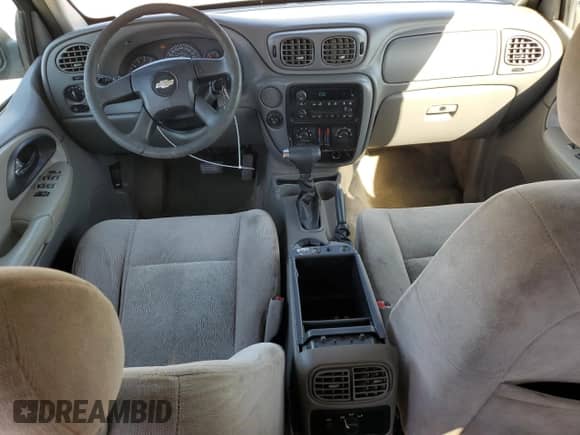 2006 Chevrolet TrailBlazer LT z VIN 1GNDS13S662179793, wystawiony jako Copart lot #81597535 z przebiegiem 323 674 mil mil oraz Szkoda całkowita • Salvage title. Historia ofert i sprzedaży dostępna na DreamBid. Obrazek 8.