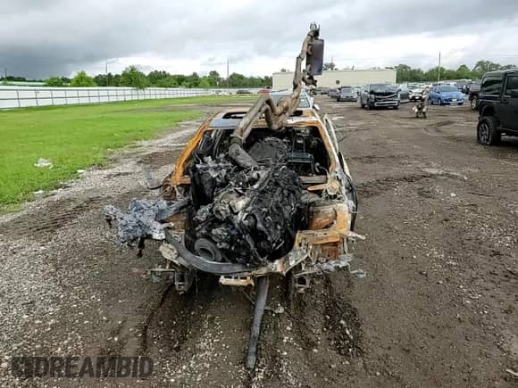 2017 BMW M3 z VIN WBS8M9C59H5G84768, wystawiony jako Copart lot #71323284 z przebiegiem Nie podano mil oraz Nie do naprawy • Non repairable. Historia ofert i sprzedaży dostępna na DreamBid. Obrazek 10.