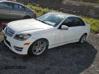 2013 Mercedes-Benz C 300 Sport с VIN WDDGF8ABXDR253118, выставлен на аукционе Copart как лот 82005365 с пробегом 199 606 миль миль и Чистый • Clean title. История ставок и продаж доступна на DreamBid. Изображение 1.