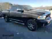 2017 Ram 1500 Limited z VIN 1C6RR7WM3HS657110, wystawiony jako Copart lot #45380635 z przebiegiem 90 086 mil mil oraz Czysty tytuł • Clean title. Historia ofert i sprzedaży dostępna na DreamBid. Obrazek 4.