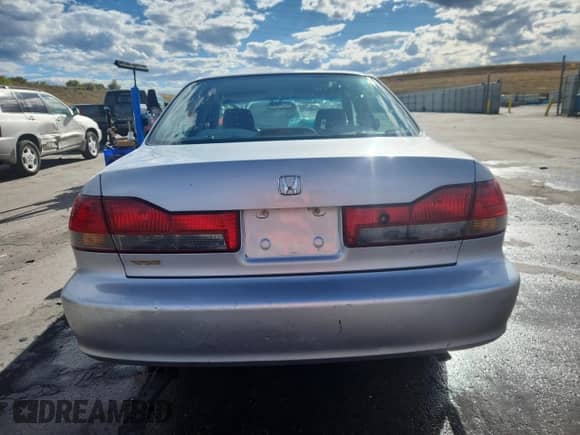 2001 Honda Accord VP с VIN 1HGCF86691A035476, выставлен на аукционе Copart как лот 84283865 с пробегом Не указан миль и Списание • Salvage title. История ставок и продаж доступна на DreamBid. Изображение 6.