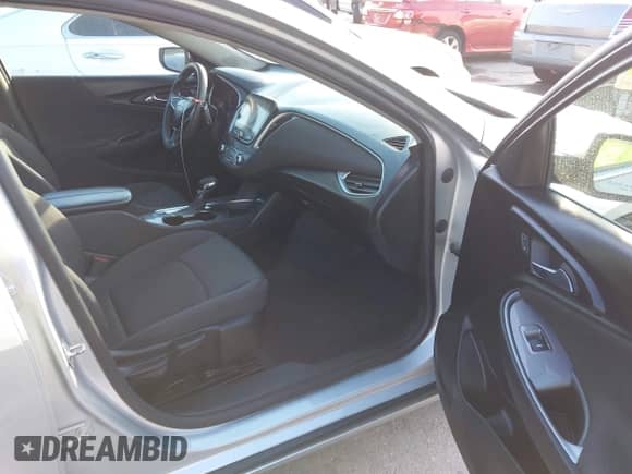 2022 Chevrolet Malibu LT z VIN 1G1ZD5ST5NF160470, wystawiony jako IAAI lot #43396945 z przebiegiem 87 337 mil mil oraz . Historia ofert i sprzedaży dostępna na DreamBid. Obrazek 5.