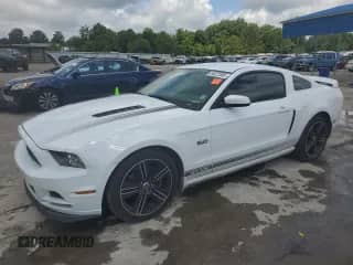 2014 Ford Mustang GT z VIN 1ZVBP8CF0E5274342, wystawiony jako Copart lot #64622885 z przebiegiem 138 587 mil mil oraz Szkoda całkowita • Salvage title. Historia ofert i sprzedaży dostępna na DreamBid. Obrazek 1.