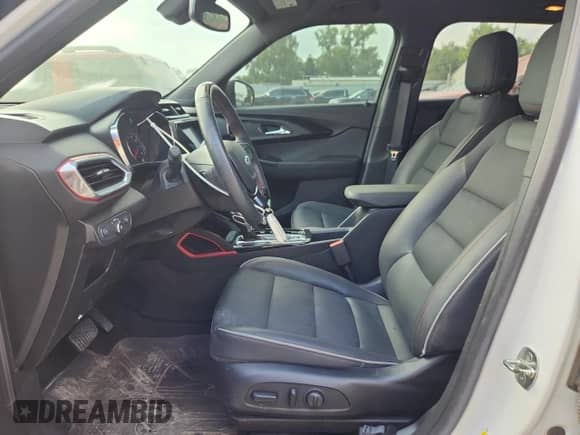 2021 Chevrolet TrailBlazer RS z VIN KL79MTSLXMB180843, wystawiony jako Copart lot #80158265 z przebiegiem 60 806 mil mil oraz Szkoda całkowita • Salvage title. Historia ofert i sprzedaży dostępna na DreamBid. Obrazek 7.