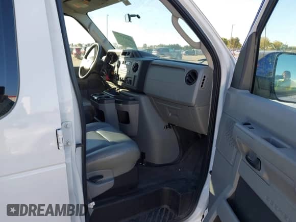 2009 Ford Econoline Cargo Commercial z VIN 1FTNE14W19DA19982, wystawiony jako IAAI lot #43311730 z przebiegiem 58 544 mil mil oraz . Historia ofert i sprzedaży dostępna na DreamBid. Obrazek 5.