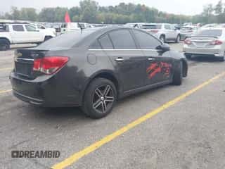 2014 Chevrolet Cruze LTZ z VIN 1G1PG5SB1E7375859, wystawiony jako IAAI lot #43288801 z przebiegiem 86 934 mil mil oraz . Historia ofert i sprzedaży dostępna na DreamBid. Obrazek 4.