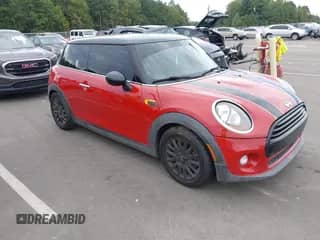2014 MINI Hardtop with VIN WMWXM5C50ET731022, listed as a IAAI auction lot 43217185 with 118,116 mi miles and . Bid and sale history available at DreamBid. Image 1.
