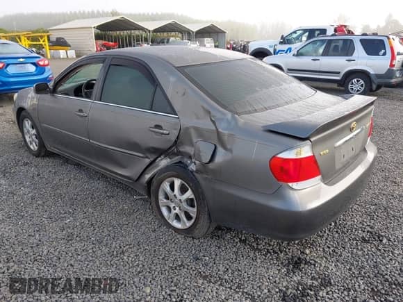2006 Toyota Camry SE z VIN 4T1BE30K66U719327, wystawiony jako IAAI lot #43267515 z przebiegiem 174 190 mil mil oraz . Historia ofert i sprzedaży dostępna na DreamBid. Obrazek 3.