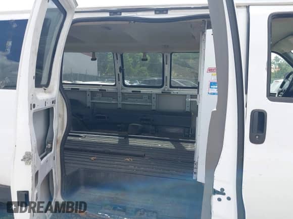 2006 Chevrolet Express Passenger с VIN 1GAHG39UX61106876, выставлен на аукционе IAAI как лот 42722638 с пробегом 157 081 миль миль и . История ставок и продаж доступна на DreamBid. Изображение 8.