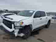 2017 Toyota Tundra SR5 z VIN 5TFDW5F17HX587703, wystawiony jako IAAI lot #43351528 z przebiegiem 127 936 mil mil oraz . Historia ofert i sprzedaży dostępna na DreamBid. Obrazek 6.
