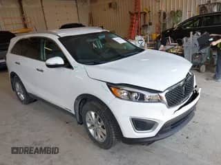 2018 Kia Sorento LX z VIN 5XYPGDA50JG364913, wystawiony jako IAAI lot #42445368 z przebiegiem 139 867 mil mil oraz . Historia ofert i sprzedaży dostępna na DreamBid. Obrazek 1.