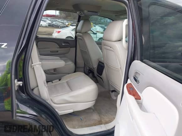 2011 Chevrolet Tahoe LTZ с VIN 1GNSCCE04BR196055, выставлен на аукционе IAAI как лот 41717154 с пробегом 151 455 миль миль и . История ставок и продаж доступна на DreamBid. Изображение 8.
