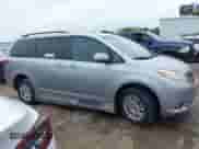 2016 Toyota Sienna XLE z VIN 5TDYK3DCXGS697249, wystawiony jako IAAI lot #42153128 z przebiegiem 54 824 mil mil oraz . Historia ofert i sprzedaży dostępna na DreamBid. Obrazek 13.