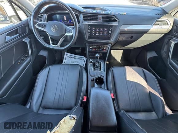 2022 Volkswagen Tiguan SE z VIN 3VV3B7AX0NM154726, wystawiony jako Copart lot #85879325 z przebiegiem 83 923 mil mil oraz Czysty tytuł • Clean title. Historia ofert i sprzedaży dostępna na DreamBid. Obrazek 9.