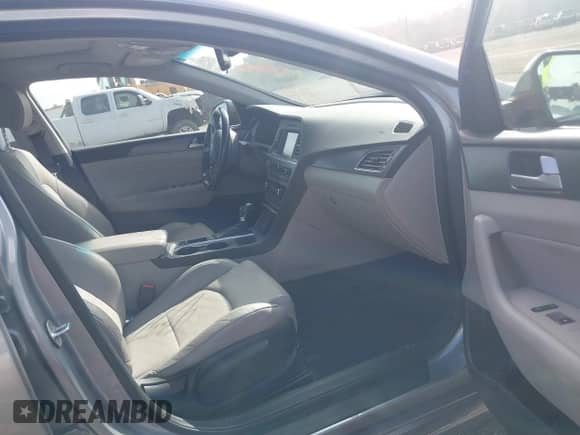 2017 Hyundai Sonata Sport с VIN 5NPE34AF0HH587631, выставлен на аукционе IAAI как лот 43374253 с пробегом 114 078 миль миль и . История ставок и продаж доступна на DreamBid. Изображение 5.