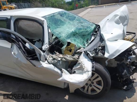 2017 Chevrolet Sonic LT z VIN 1G1JG6SH8H4160016, wystawiony jako IAAI lot #42471922 z przebiegiem 87 545 mil mil oraz . Historia ofert i sprzedaży dostępna na DreamBid. Obrazek 6.