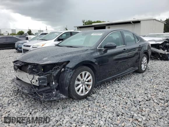 2020 Toyota Camry SE z VIN 4T1G11AK1LU977349, wystawiony jako Copart lot #85936825 z przebiegiem 65 735 mil mil oraz Czysty tytuł • Clean title. Historia ofert i sprzedaży dostępna na DreamBid. Obrazek 1.