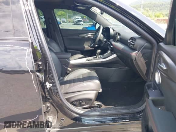 2023 Dodge Hornet GT Plus z VIN ZACNDFBN9P3A02878, wystawiony jako IAAI lot #42838814 z przebiegiem 62 480 mil mil oraz . Historia ofert i sprzedaży dostępna na DreamBid. Obrazek 5.