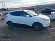 2014 Hyundai Tucson Walking Dead Edition z VIN KM8JUCAG6EU876024, wystawiony jako IAAI lot #41526297 z przebiegiem 213 196 mil mil oraz . Historia ofert i sprzedaży dostępna na DreamBid. Obrazek 13.