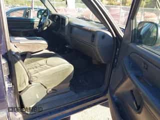 2005 Chevrolet Silverado 1500 Z71 z VIN 2GCEK19B351262133, wystawiony jako IAAI lot #43432118 z przebiegiem 230 476 mil mil oraz . Historia ofert i sprzedaży dostępna na DreamBid. Obrazek 5.