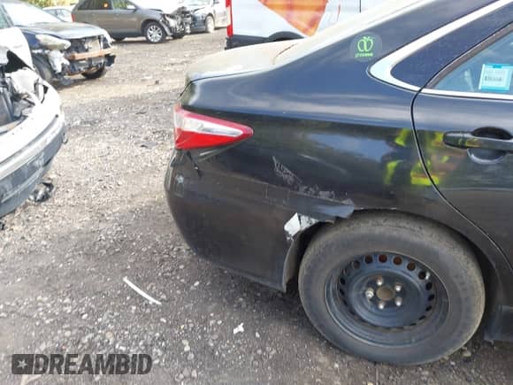 2016 Toyota Camry LE z VIN 4T1BD1FK7GU188333, wystawiony jako IAAI lot #43300091 z przebiegiem 305 952 mil mil oraz . Historia ofert i sprzedaży dostępna na DreamBid. Obrazek 19.