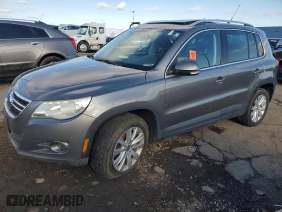2010 Volkswagen Tiguan с VIN WVGBV9AX9AW500811, выставлен на аукционе Copart как лот 82588274 с пробегом 106 367 миль миль и Чистый • Clean title. История ставок и продаж доступна на DreamBid. Изображение 1.